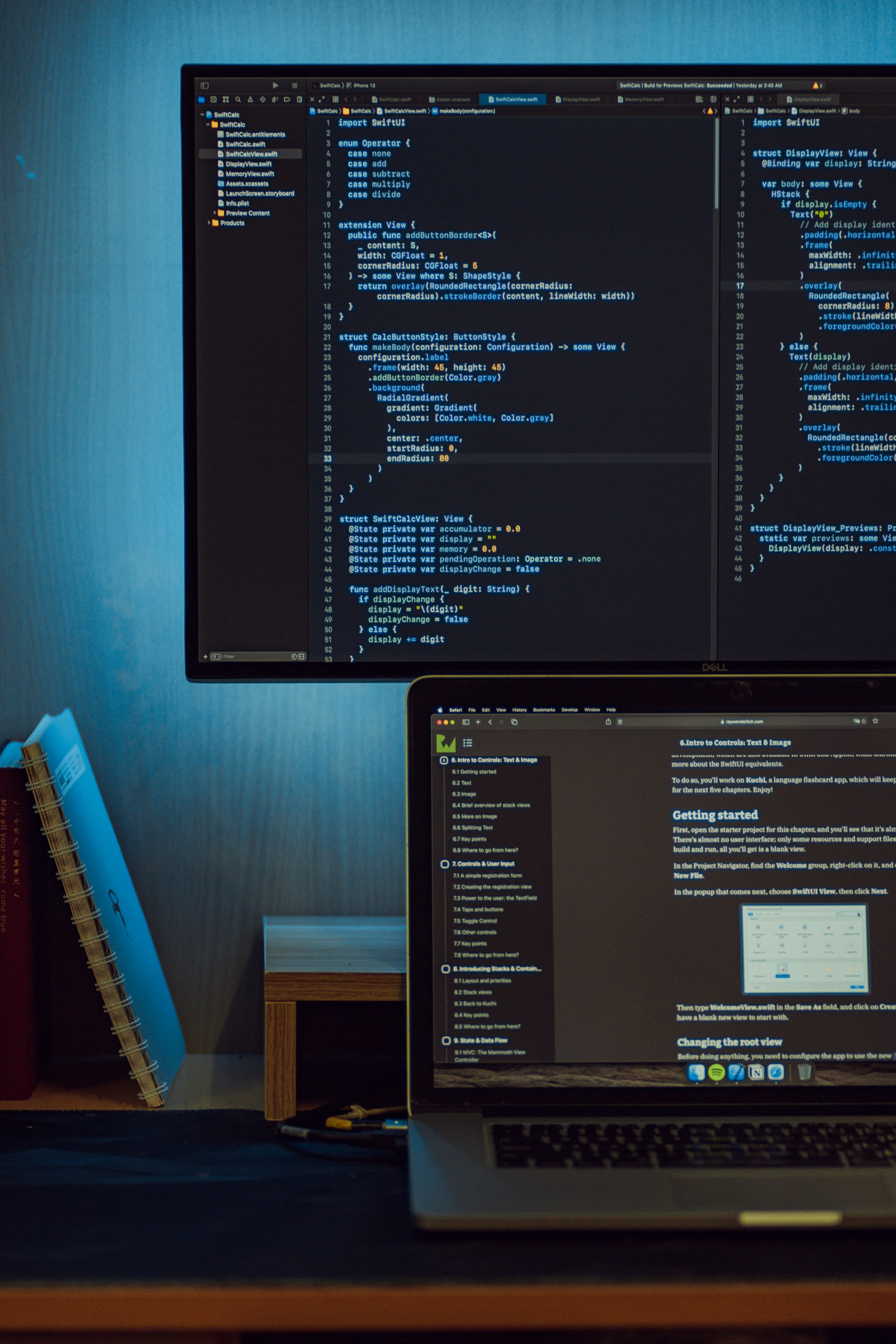 Ordinateur portable affichant du code